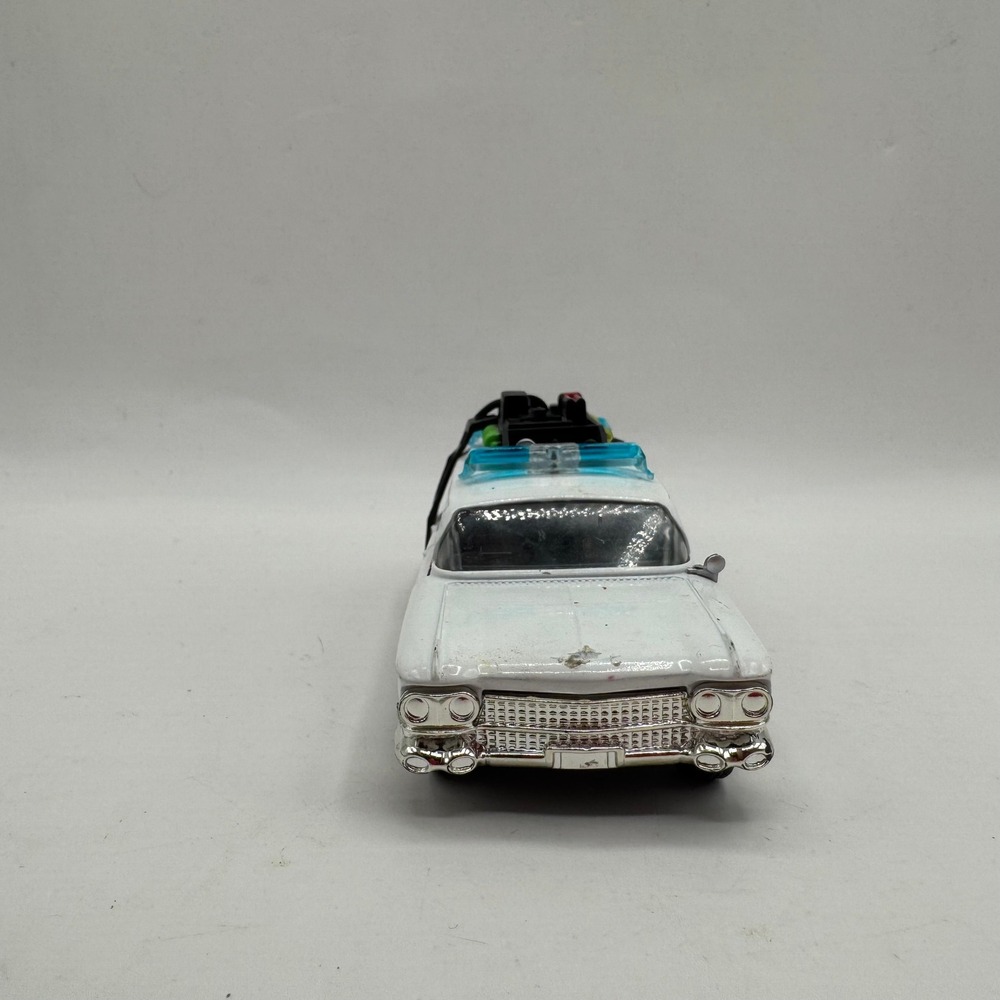 Jada Ghostbusters Ecto-1 Diecast Car 1:32 White 1959 Cadillac Ambulance 99748 - Picture 2 of 8
